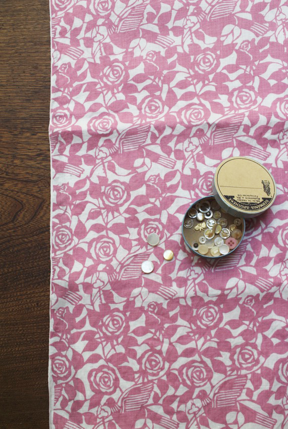 LINNETリネンプリント 薔薇と鳩　ローズピンク